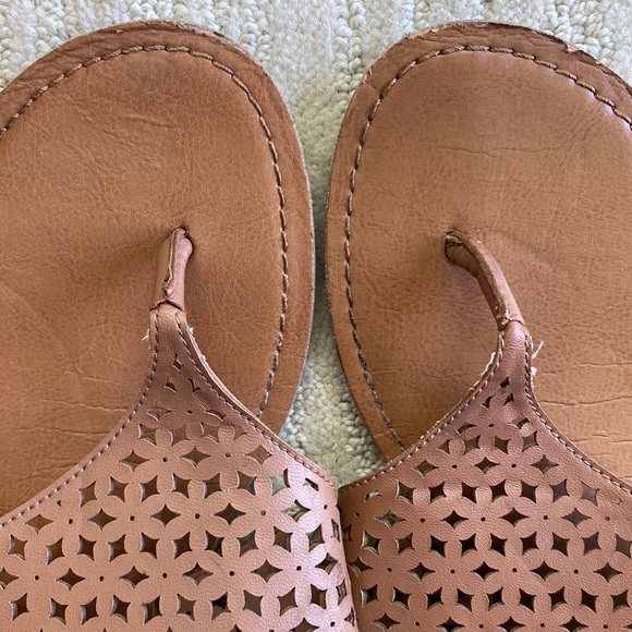NY&C Thong Strap Sandals - Picture 11 of 11